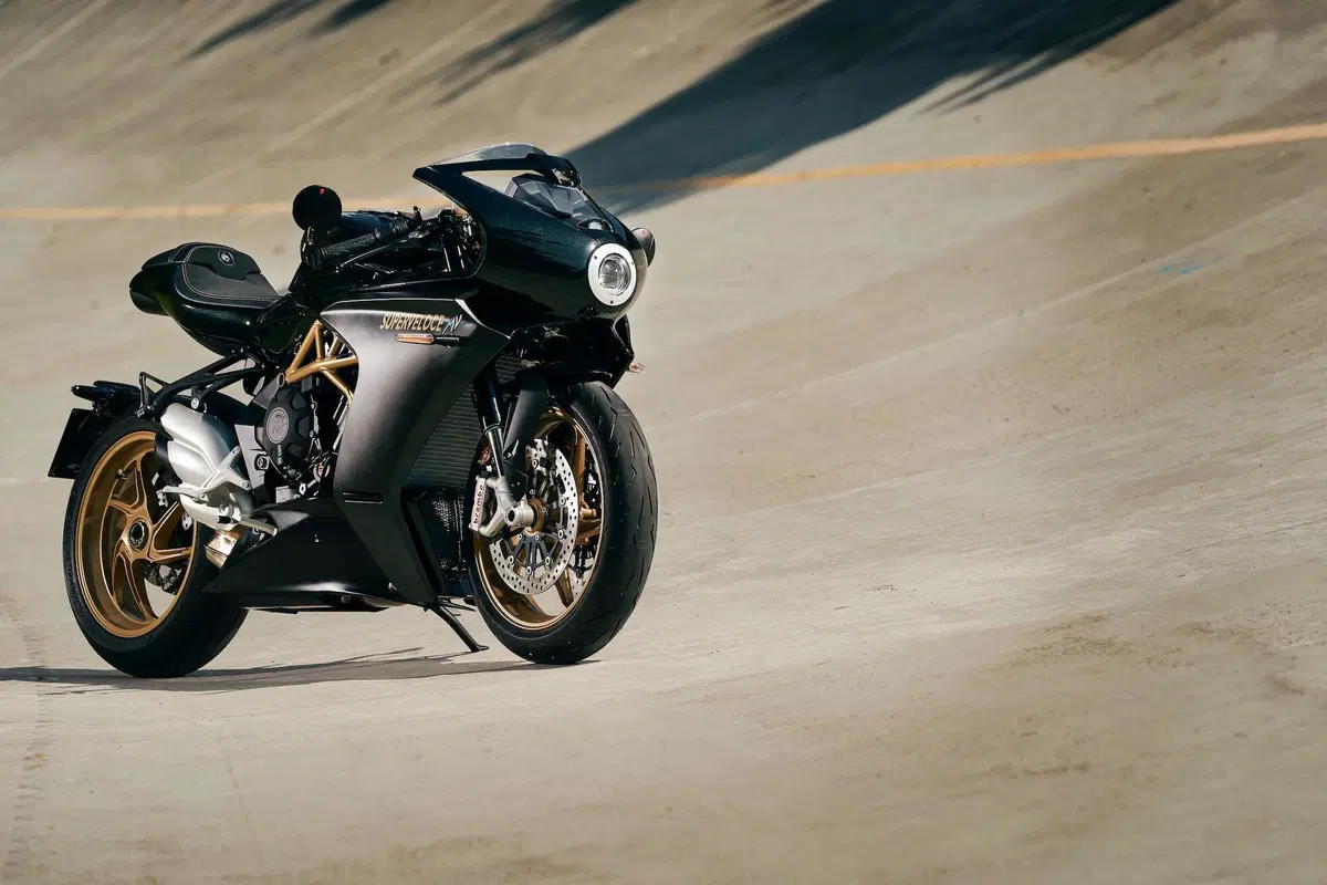 MV Agusta Superveloce 800: sempre più sexy e ancora più estrema [GALLERY FOTO E VIDEO] (10)
