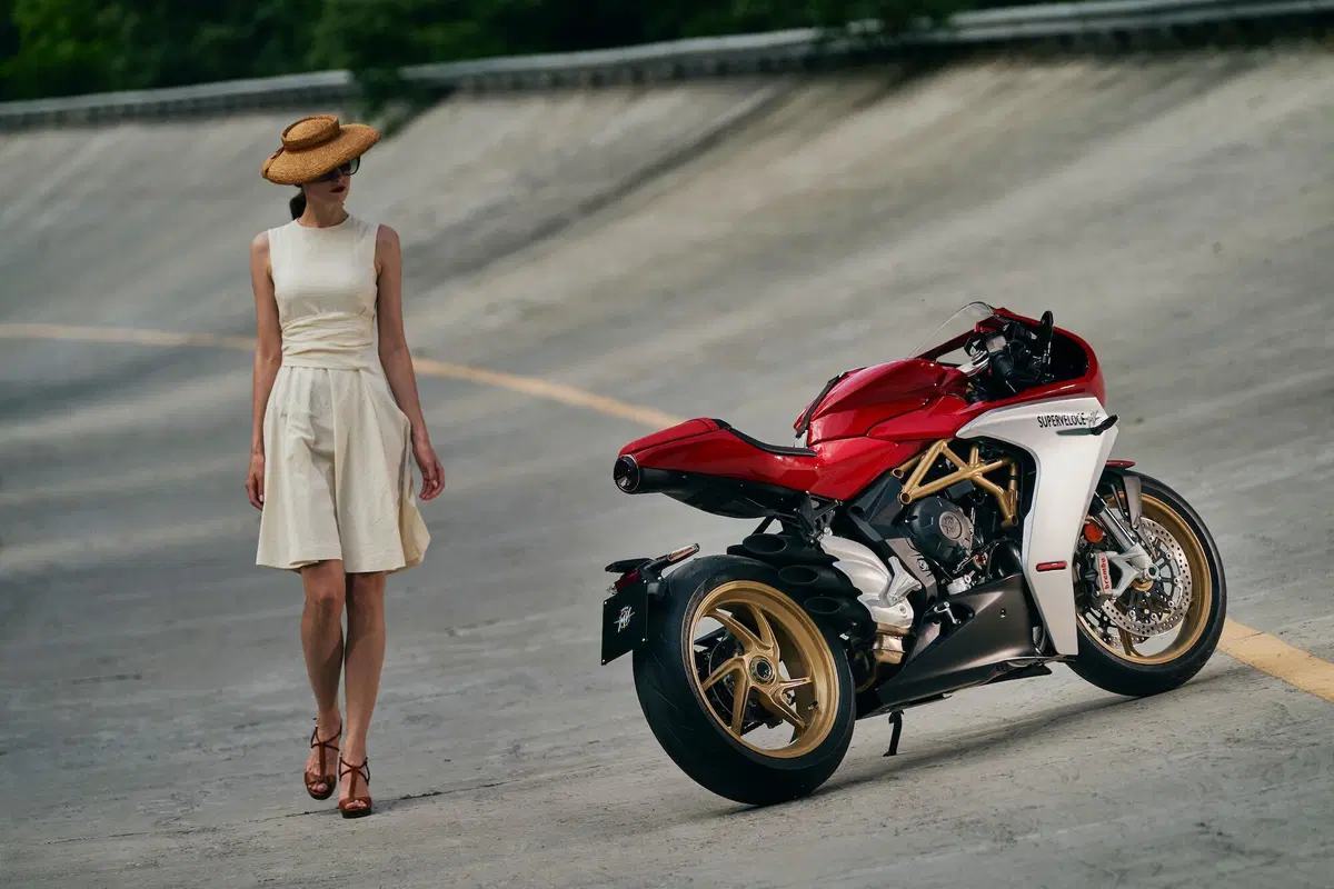 MV Agusta Superveloce 800: sempre più sexy e ancora più estrema [GALLERY FOTO E VIDEO] (13)