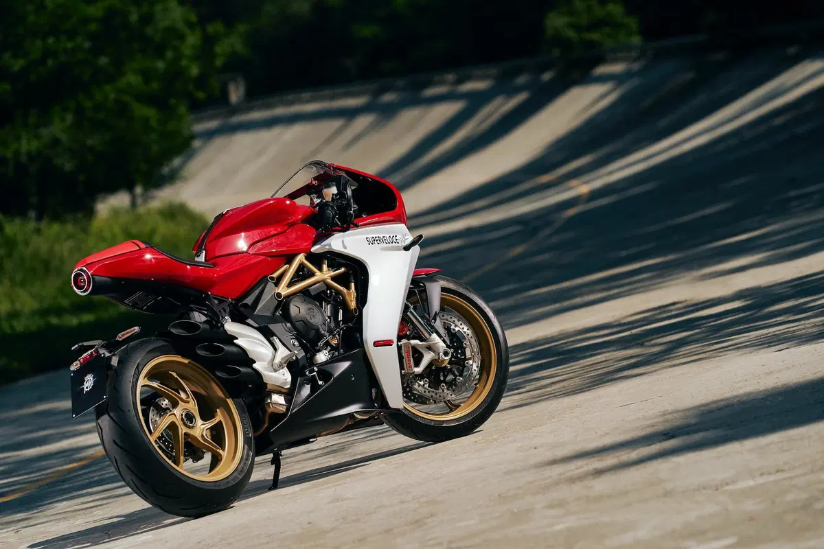 MV Agusta Superveloce 800: sempre più sexy e ancora più estrema [GALLERY FOTO E VIDEO] (16)