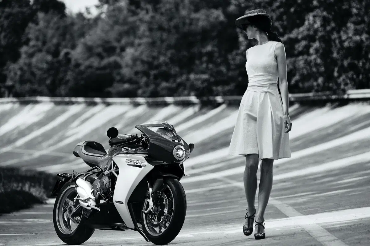 MV Agusta Superveloce 800: sempre più sexy e ancora più estrema [GALLERY FOTO E VIDEO] (26)