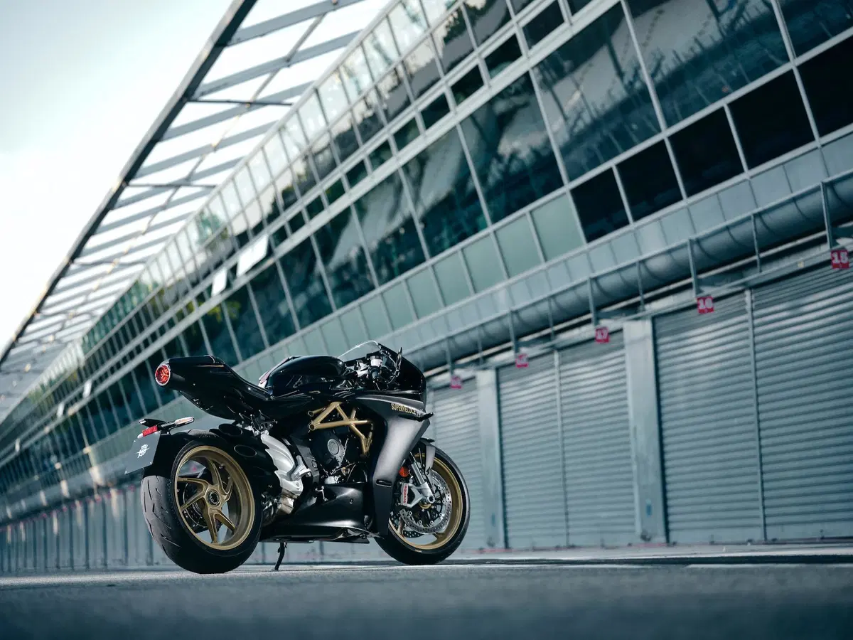 MV Agusta Superveloce 800: sempre più sexy e ancora più estrema [GALLERY FOTO E VIDEO] (20)
