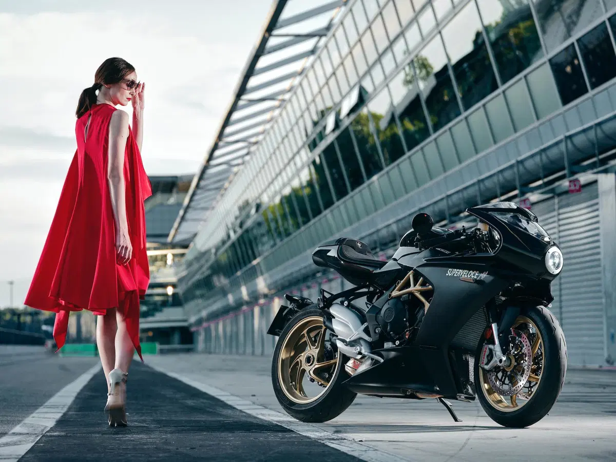MV Agusta Superveloce 800: sempre più sexy e ancora più estrema [GALLERY FOTO E VIDEO] (24)