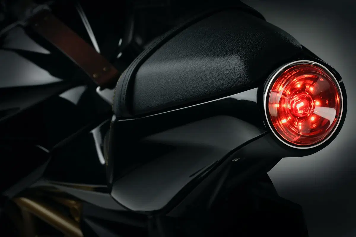 MV Agusta Superveloce 800: sempre più sexy e ancora più estrema [GALLERY FOTO E VIDEO] (28)
