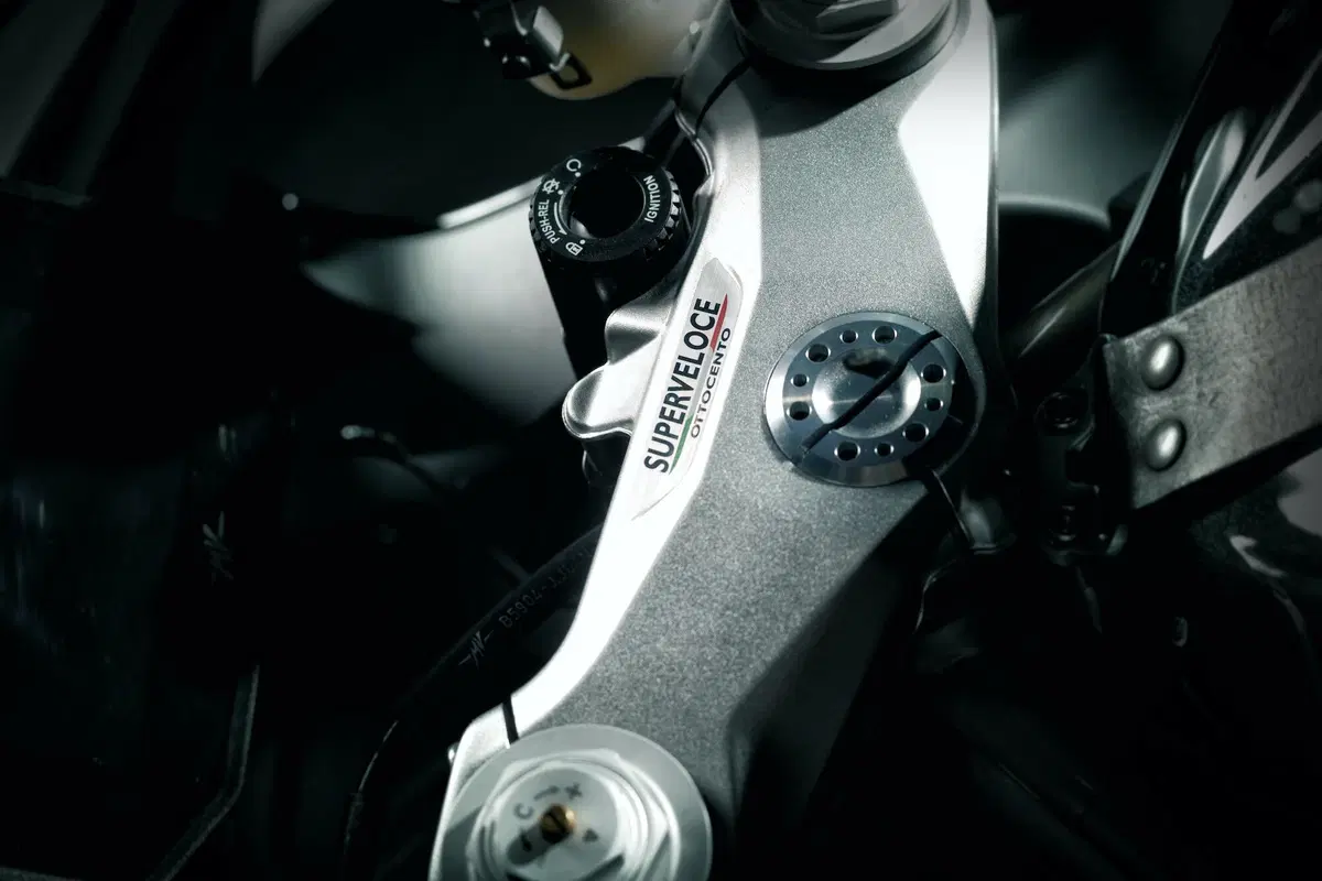 MV Agusta Superveloce 800: sempre più sexy e ancora più estrema [GALLERY FOTO E VIDEO] (30)