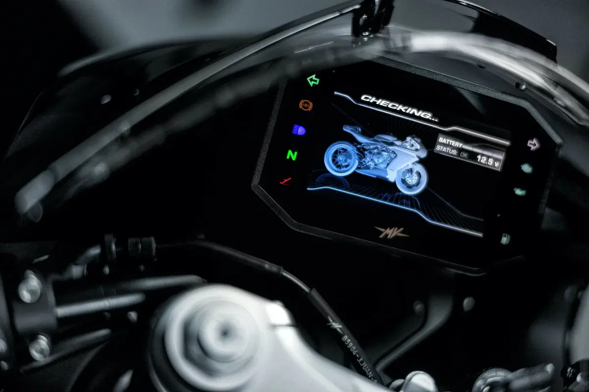 MV Agusta Superveloce 800: sempre più sexy e ancora più estrema [GALLERY FOTO E VIDEO] (36)