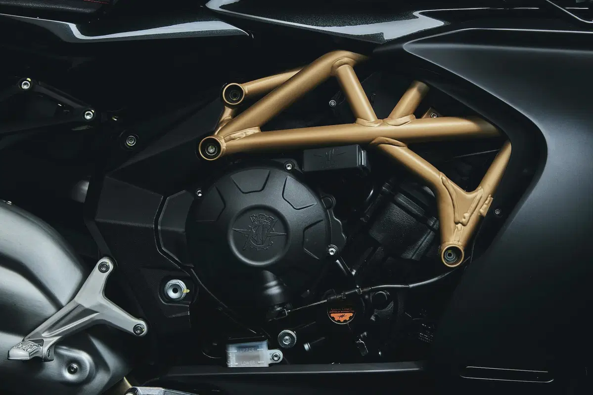 MV Agusta Superveloce 800: sempre più sexy e ancora più estrema [GALLERY FOTO E VIDEO] (34)