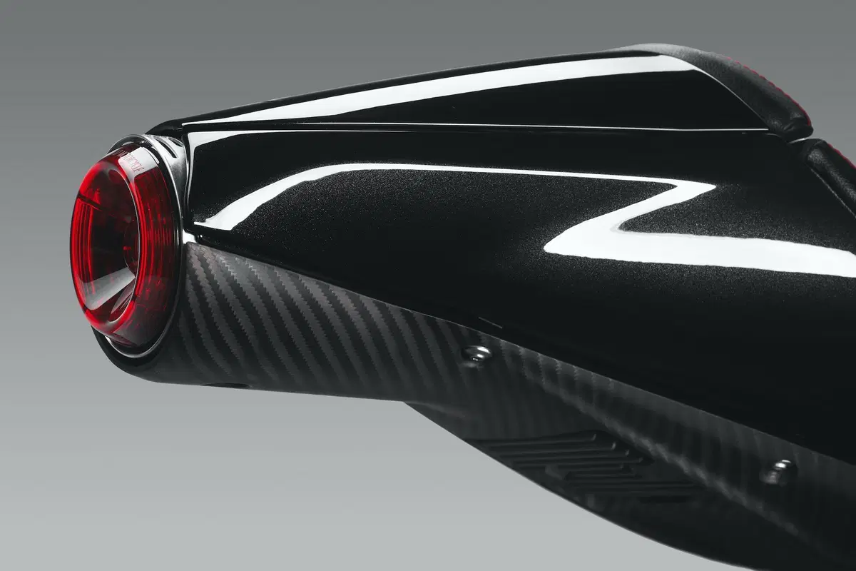 MV Agusta Superveloce 800: sempre più sexy e ancora più estrema [GALLERY FOTO E VIDEO] (40)