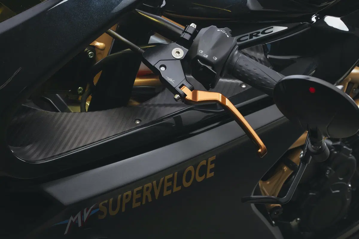 MV Agusta Superveloce 800: sempre più sexy e ancora più estrema [GALLERY FOTO E VIDEO] (44)
