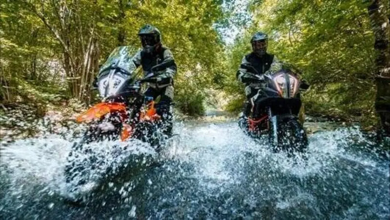KTM e Pirelli: "Ride Out Experience", avventura per le maxienduro