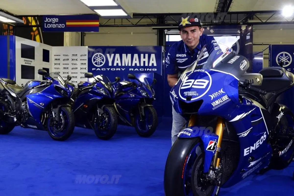 Livrea "Race Blu" per le Yamaha. MotoGP e di serie (2)