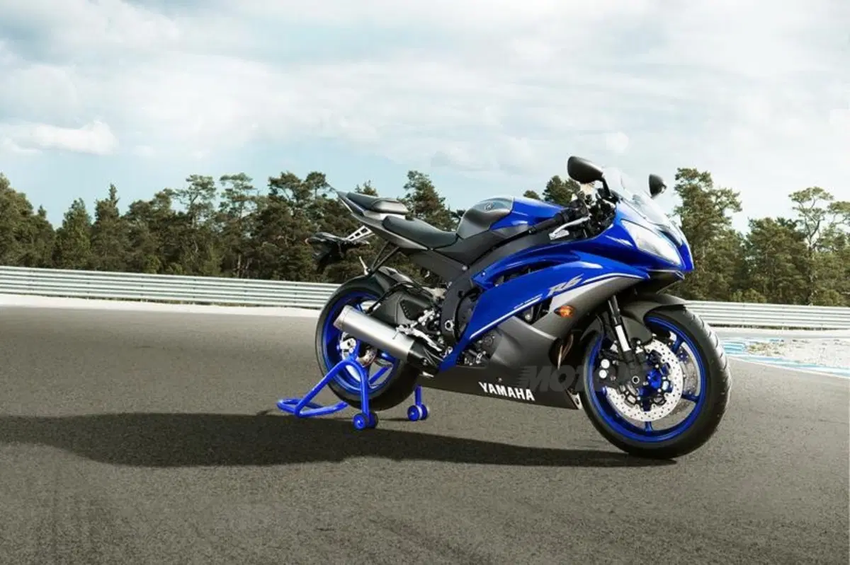 Livrea "Race Blu" per le Yamaha. MotoGP e di serie (6)