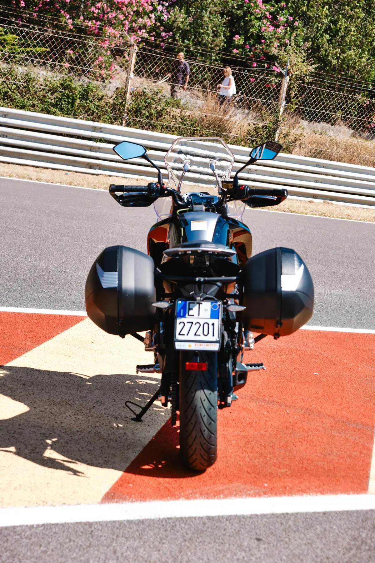  Kawasaki Versys 650 Vs CFMOTO MT 650 ADV: sfida in pista e su strada (6)