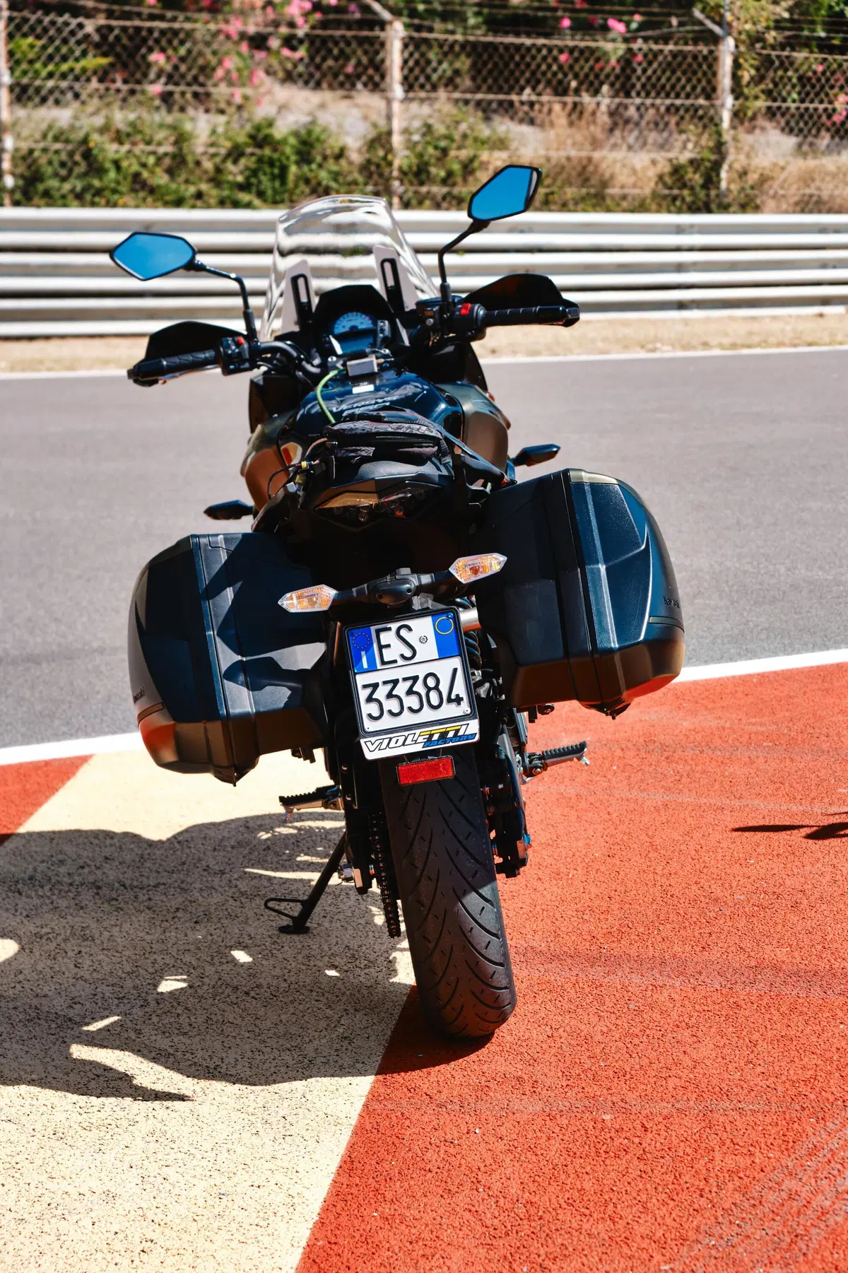  Kawasaki Versys 650 Vs CFMOTO MT 650 ADV: sfida in pista e su strada (8)