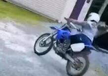 Come non rimettere la moto in garage [VIDEO VIRALE]