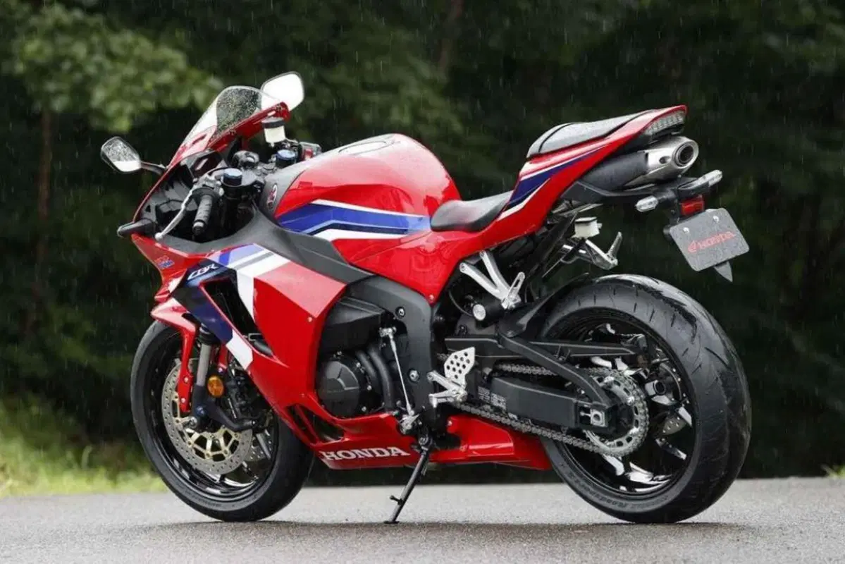 Honda CBR600RR 2021: niente Europa? (Nuove foto) (3)