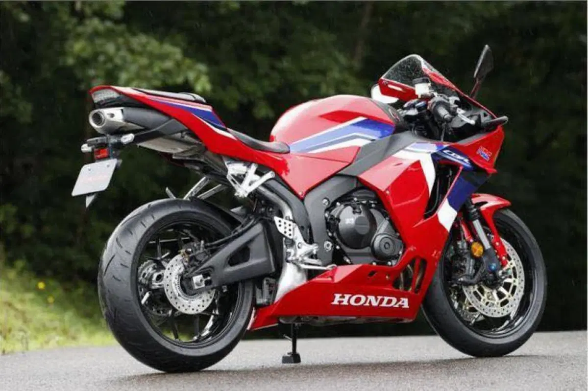 Honda CBR600RR 2021: niente Europa? (Nuove foto) (10)