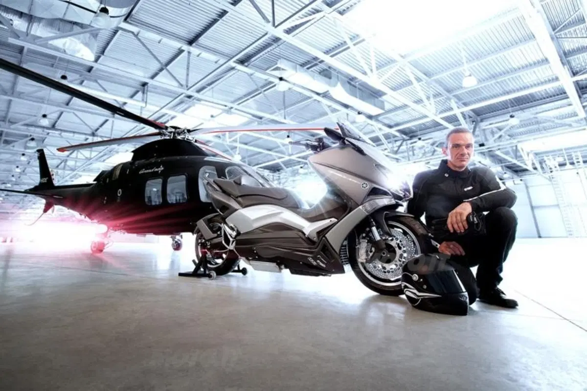 Yamaha TMAX Hyper Modified: un compressore per superare i 200km/h! (6)