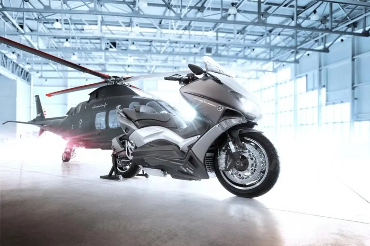 Yamaha TMAX Hyper Modified: un compressore per superare i 200km/h! (7)