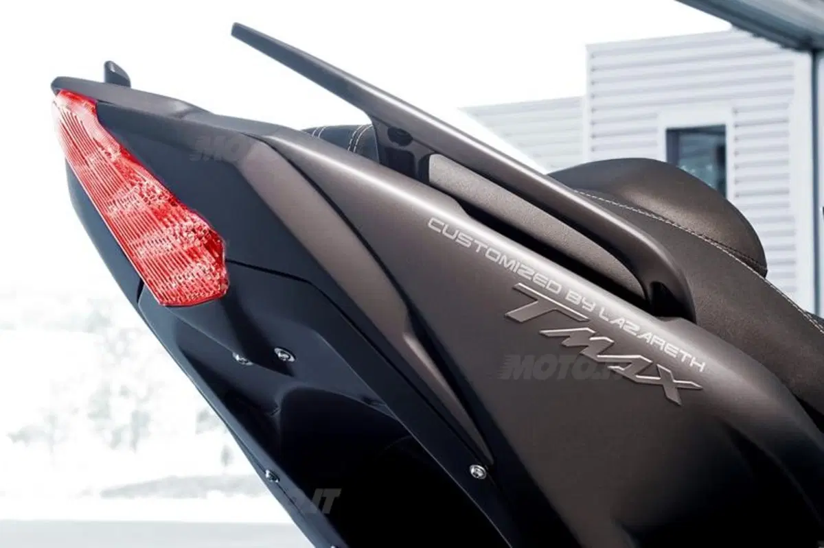 Yamaha TMAX Hyper Modified: un compressore per superare i 200km/h! (8)