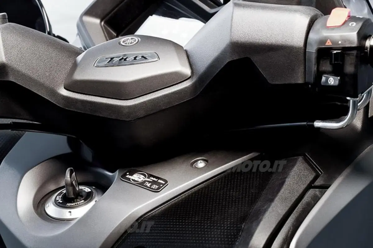 Yamaha TMAX Hyper Modified: un compressore per superare i 200km/h! (9)