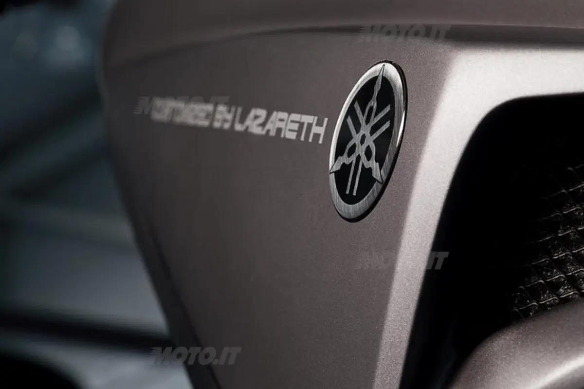 Yamaha TMAX Hyper Modified: un compressore per superare i 200km/h! (12)