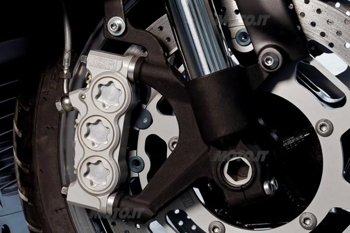 Yamaha TMAX Hyper Modified: un compressore per superare i 200km/h! (13)