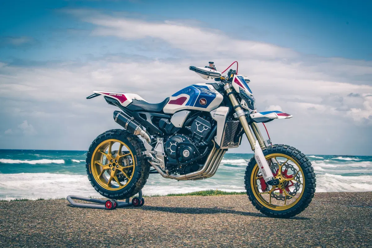 Honda CB Four: Dodici CB1000R special per i 50 anni del 4 in linea (9)