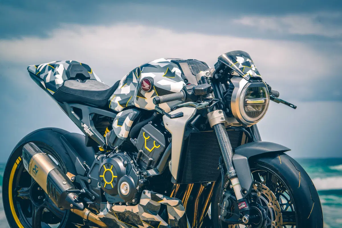 Honda CB Four: Dodici CB1000R special per i 50 anni del 4 in linea (12)