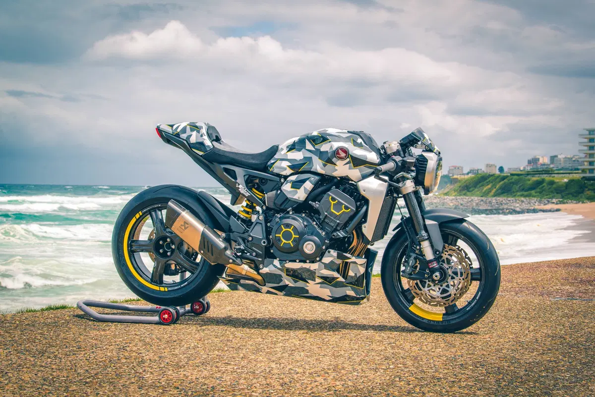 Honda CB Four: Dodici CB1000R special per i 50 anni del 4 in linea (16)
