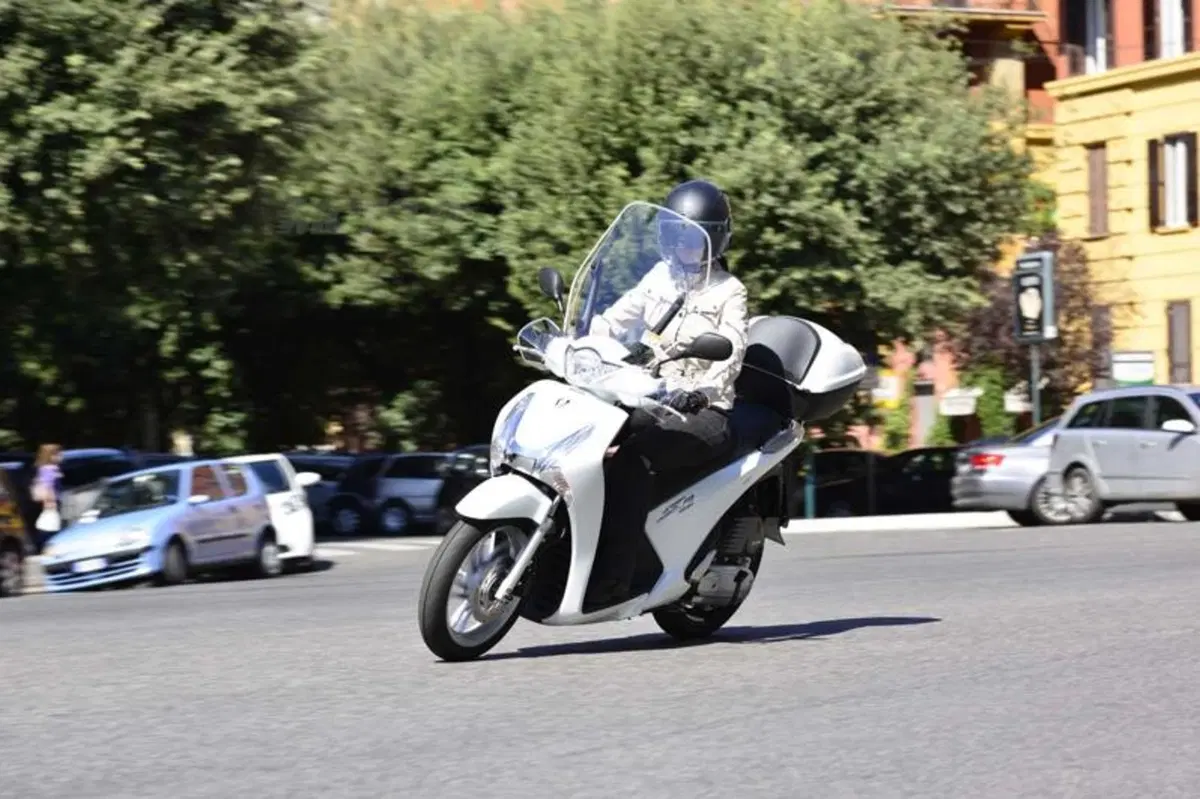 Honda SH 125i e 150i ABS  (6)