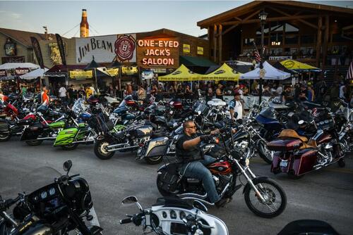 Mascherina obbligatoria dopo l'esperienza del raduno di Sturgis