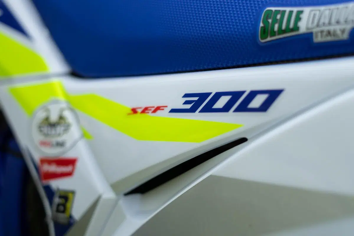 Sherco Enduro Factory 2021: 300 2T vs 300 4T. Generazioni a confronto  (9)