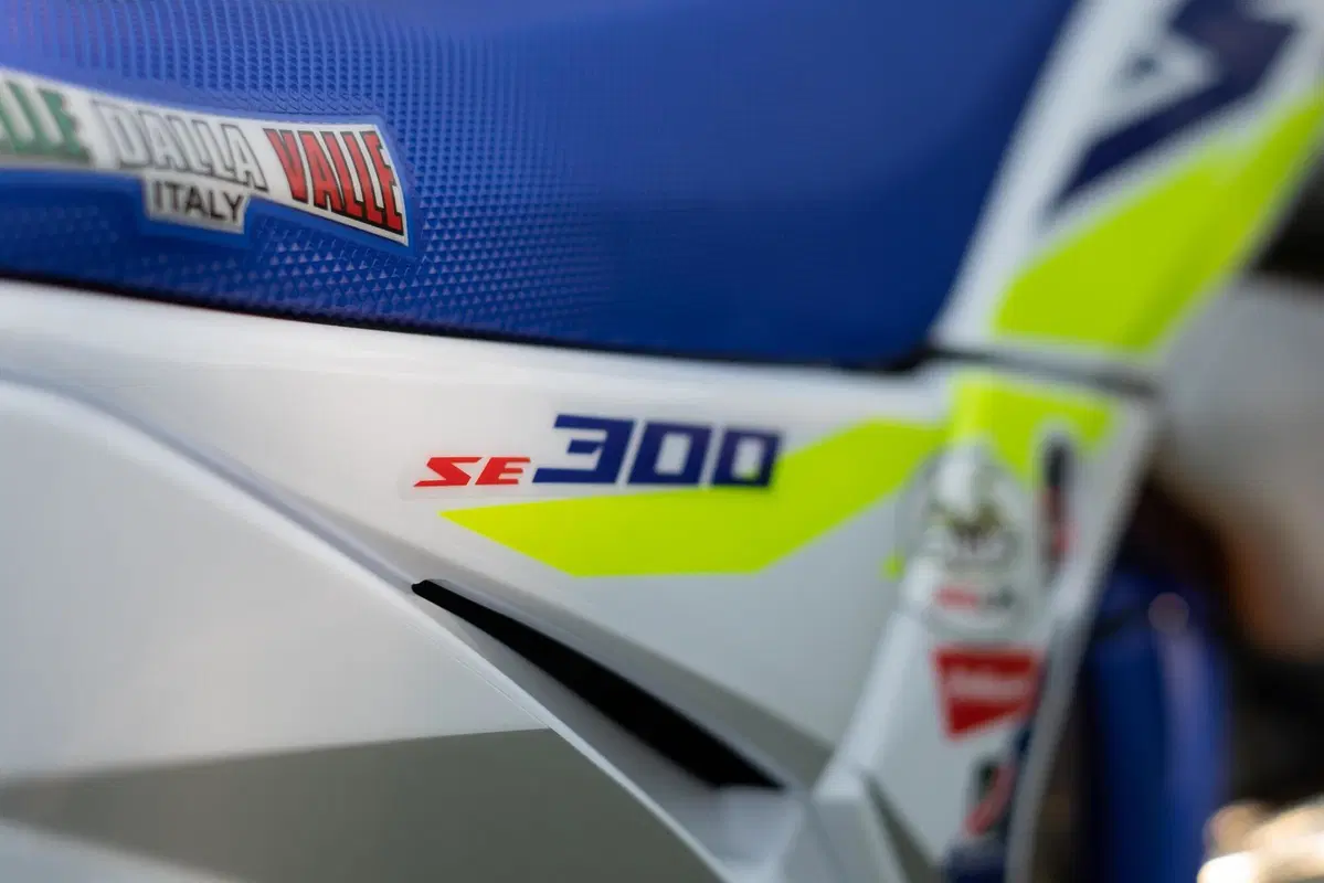 Sherco Enduro Factory 2021: 300 2T vs 300 4T. Generazioni a confronto  (11)