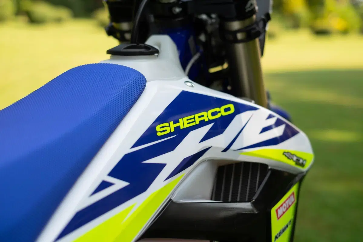 Sherco Enduro Factory 2021: 300 2T vs 300 4T. Generazioni a confronto  (3)