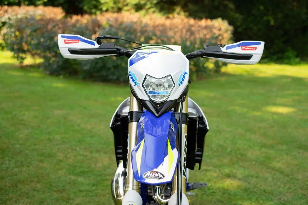 Sherco Enduro Factory 2021: 300 2T vs 300 4T. Generazioni a confronto  (2)