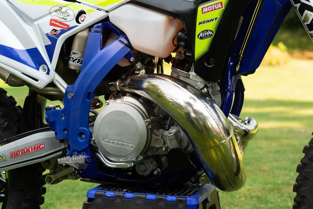 Sherco Enduro Factory 2021: 300 2T vs 300 4T. Generazioni a confronto  (6)