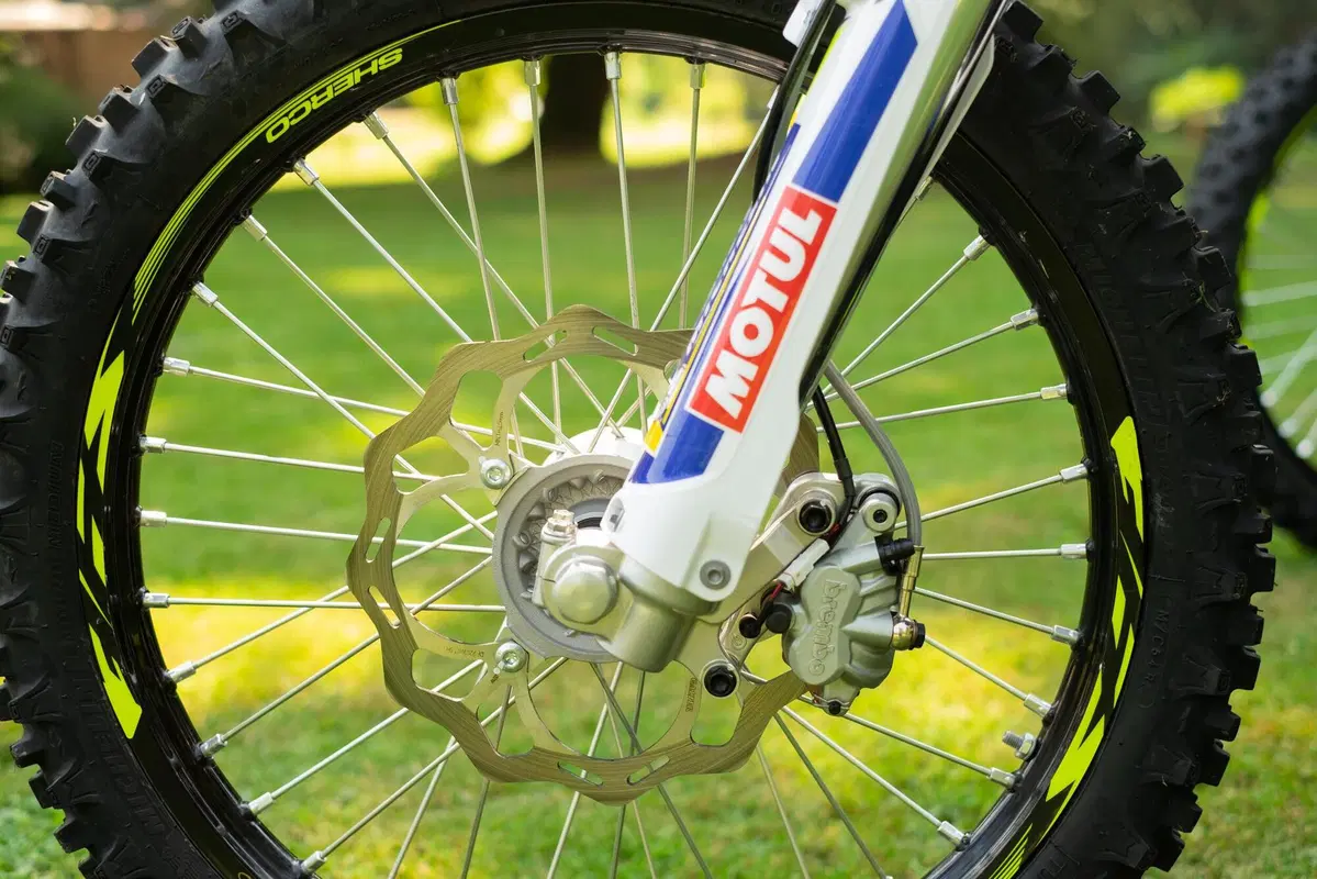 Sherco Enduro Factory 2021: 300 2T vs 300 4T. Generazioni a confronto  (8)