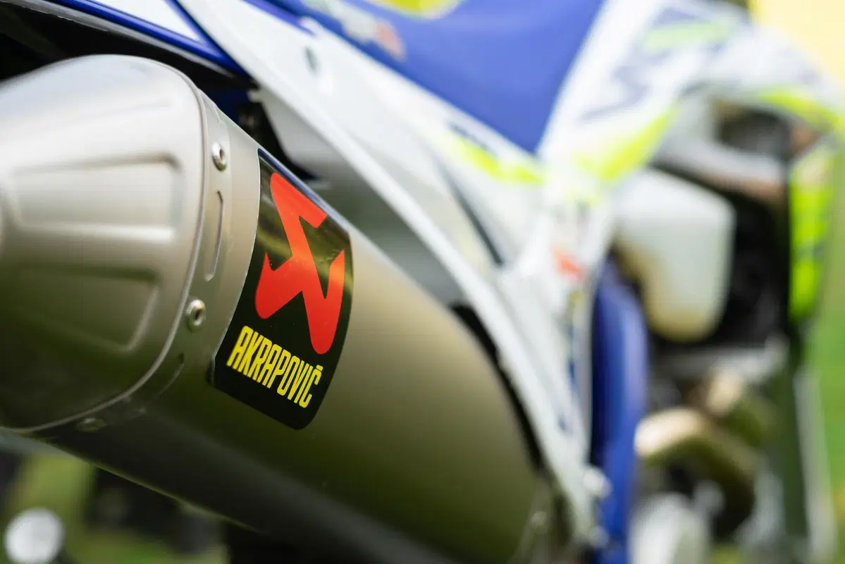 Sherco Enduro Factory 2021: 300 2T vs 300 4T. Generazioni a confronto  (5)