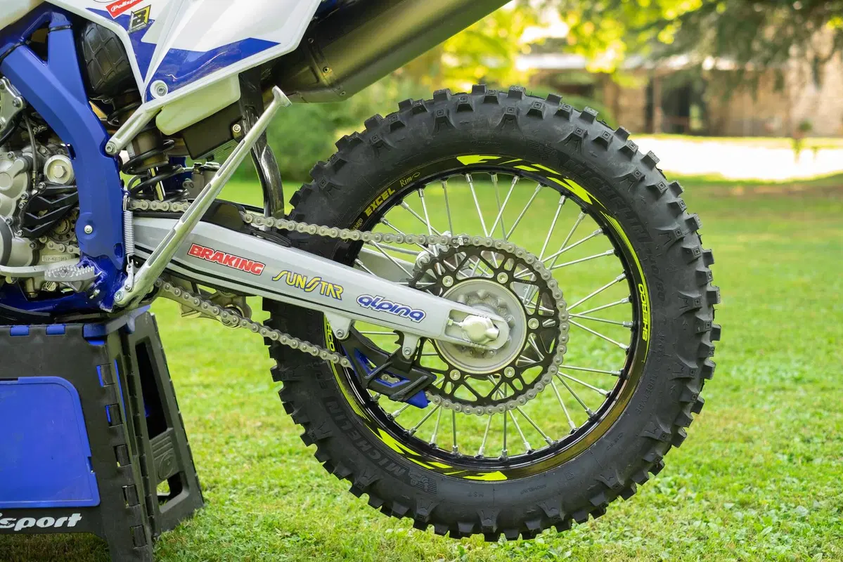 Sherco Enduro Factory 2021: 300 2T vs 300 4T. Generazioni a confronto  (8)