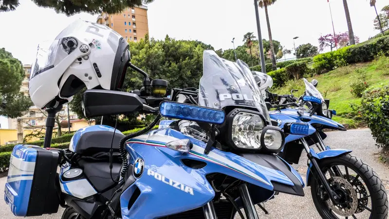 Motociclista scellerato sui passi di Emilia e Toscana: 13 infrazioni, 78 punti patente decurtati e 1.300 Euro di multa