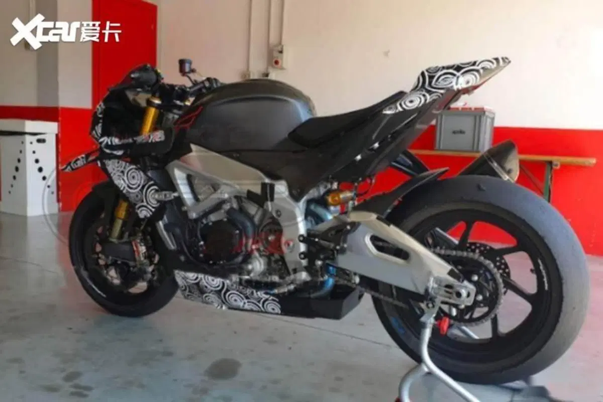 Aprilia: alla Tuono 1100 V4 (2021?) sono spuntate le ali
