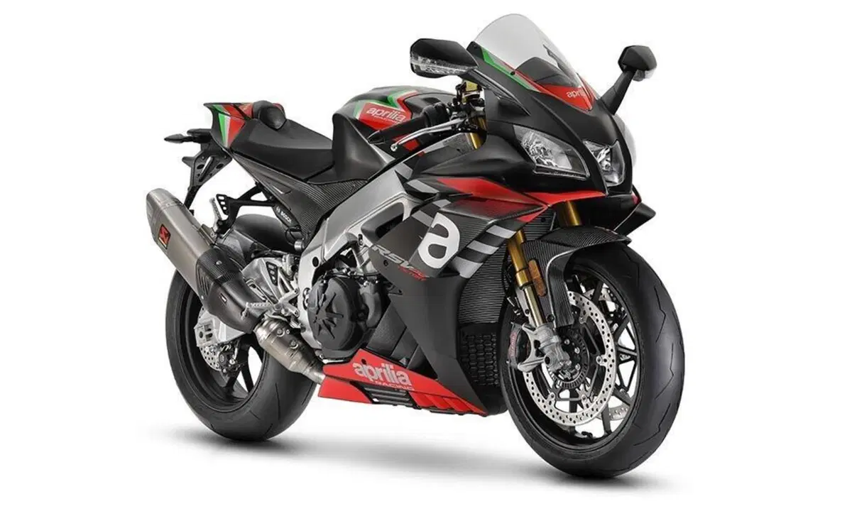 Aprilia: alla Tuono 1100 V4 (2021?) sono spuntate le ali (4)