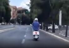 Nanni Moretti in Vespa come in Caro Diario