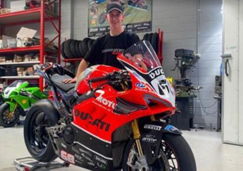 La storia si ripete: Bayliss sulla Ducati V4R in SBK, ma col 68 sul cupolino