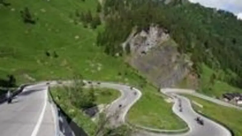 I motociclisti protestano: stop al pedaggio su Stelvio e Passi Alpini!