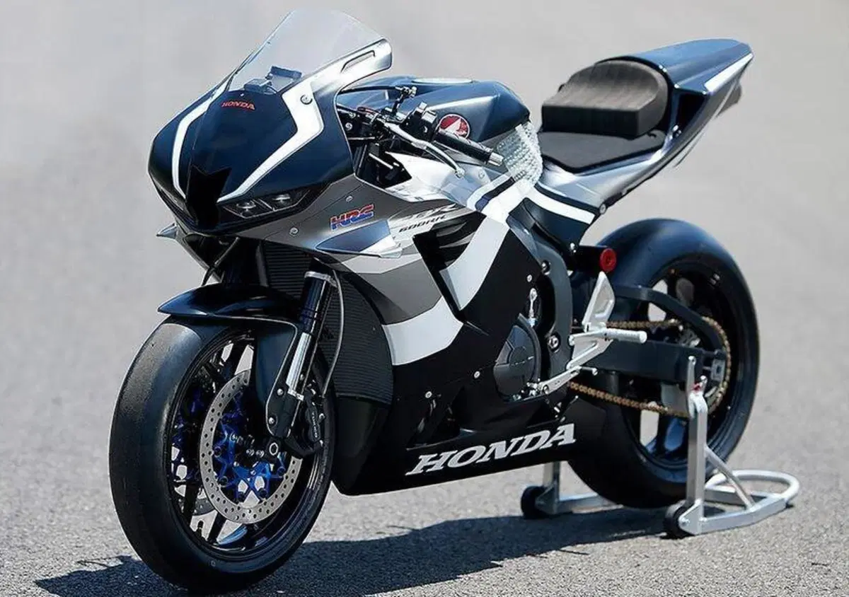 Honda CBR600RR 2021. Foto, dati e prezzo (3)