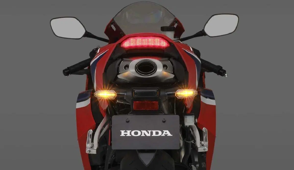 Honda CBR600RR 2021. Foto, dati e prezzo (6)