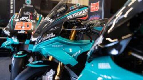 Yamaha YZF-R1 Replica Petronas MotoGP. Prezzo 56.000 euro (5)