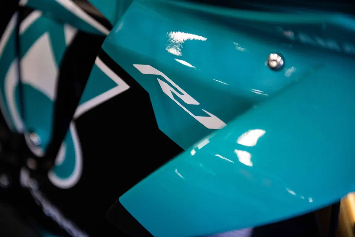 Yamaha YZF-R1 Replica Petronas MotoGP. Prezzo 56.000 euro (7)