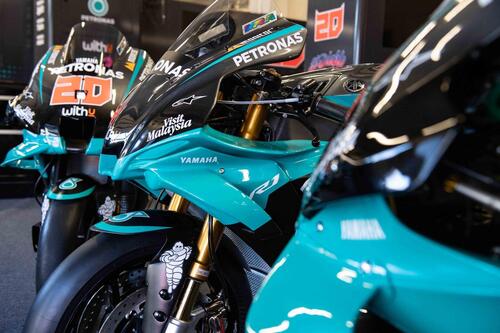 Yamaha YZF-R1 Replica Petronas MotoGP. Prezzo 56.000 euro (9)